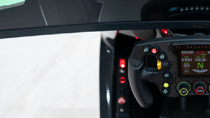El diseño del simulador de carreras de Aston Martin esta basado en el habitáculo del Valkyrie.