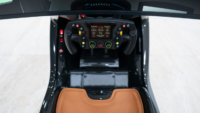 El diseño del simulador de carreras de Aston Martin esta basado en el habitáculo del Valkyrie.