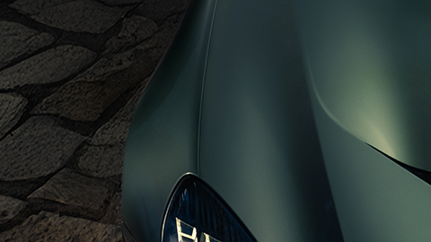El Aston Martin Vanquish Volante puede costar alrededor del medio millón de dólares.