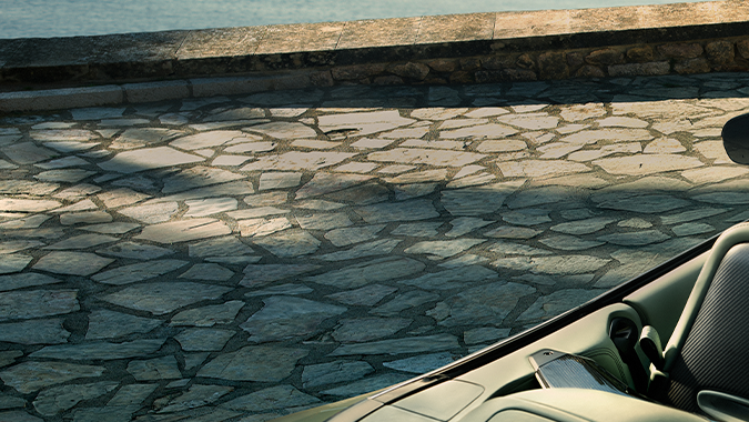 El techo del Aston Martin Vanquish Volante se cierra en 16 segundos.