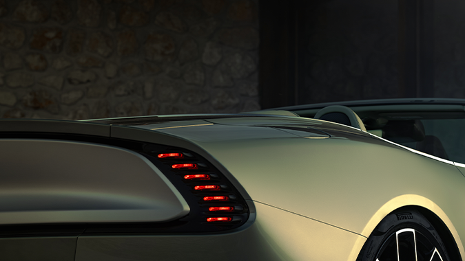 El Aston Martin Vanquish Volante acelera de 0 a 60 mph en 3,2 segundos.