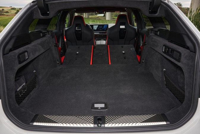 El BMW M5 Touring tiene un gran espacio en la maleta.