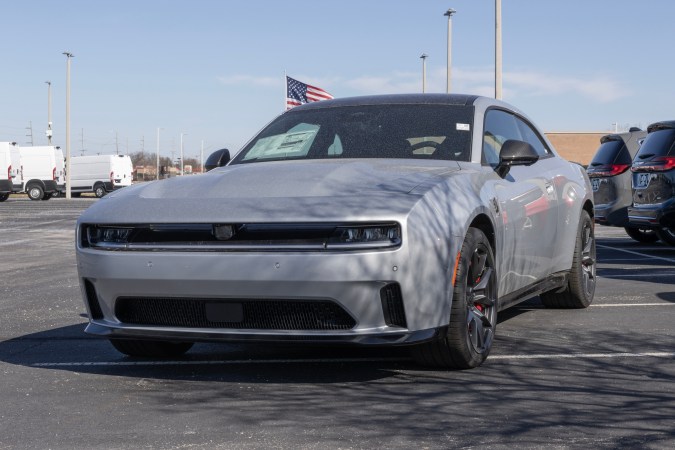 Dodge lo hizo otra vez: el Charger EV es más rápido que el Hellcat