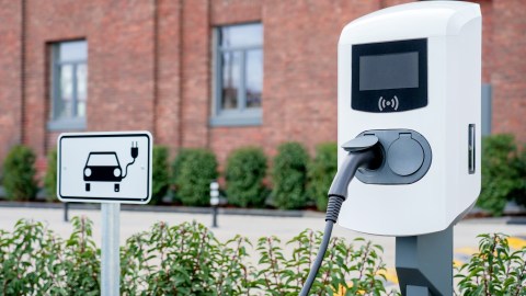 La red de cargadores eléctricos en California es la más grande de Estados Unidos.