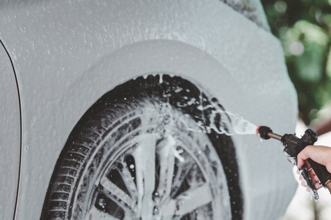 Por qué tu auto huele mal después de llover: cómo solucionarlo