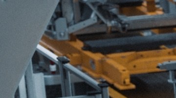 Trump pausa por un mes aranceles a empresas estadounidenses de autos