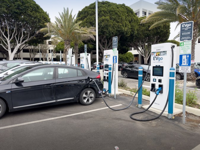 Los autos eléctricos han tenido un bajón de venta en el último año.