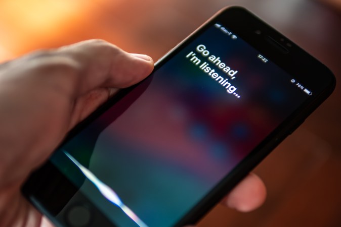 como conectar siri al carro