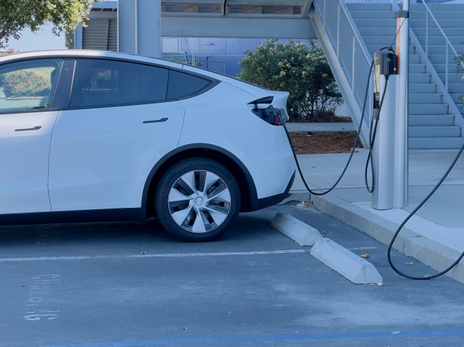 El promedio de la autonomía de un auto eléctrico es de 300 millas.