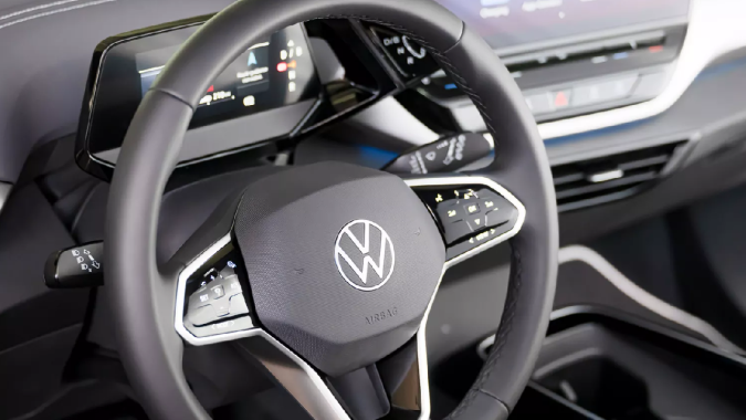 Volkswagen modifica sus autos para hacerlos menos “digitales”