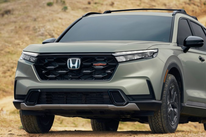 Honda CR-V Hybrid TrailSport 2026 incorpora accesorios todoterreno.