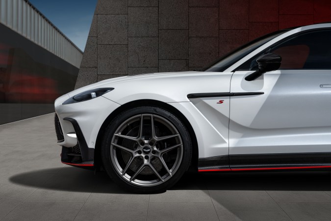 Aston Martin DBX S puede competir contra SUV como el Purosangue de Ferrrari o el Urus de Lamborghini.