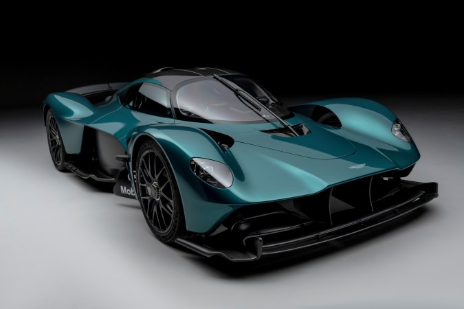 El Aston Martin Valkyrie cuesta más de tres millones de dólares.