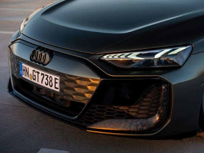 La parrilla del Audi RS e-tron GT Performance fue renovada para el 2025.