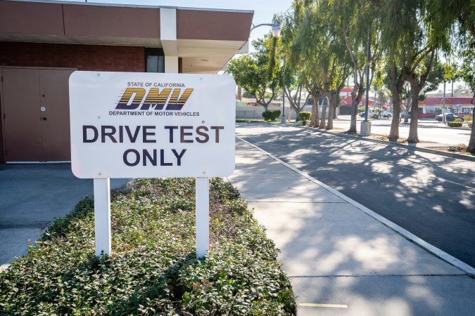 Guía definitiva: Preguntas clave del examen teórico de manejo en Florida 2025