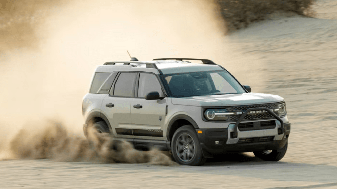 Ford Bronco Sport 2025 agrega el paquete Sasquatch en los niveles Outer Banks y Badlands.