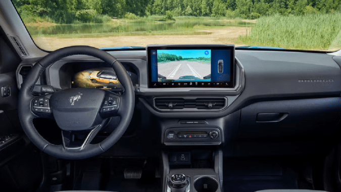 Ford Bronco Sport 2025 agrega una pantalla táctil más grande que la versión anterior.