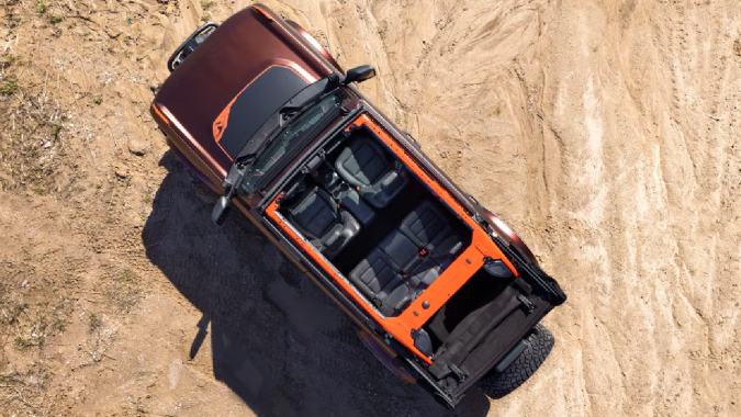 El Ford Bronco Off-Roadeo: Arches Project Vehicle brinda una experiencia de aventura para varias personas.