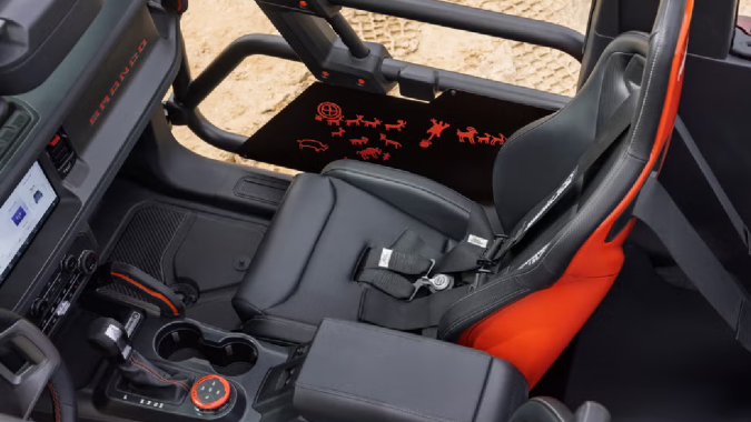 Ford Bronco Off-Roadeo: Cliffhanger Project Vehicle tiene detalles únicos en el interior.