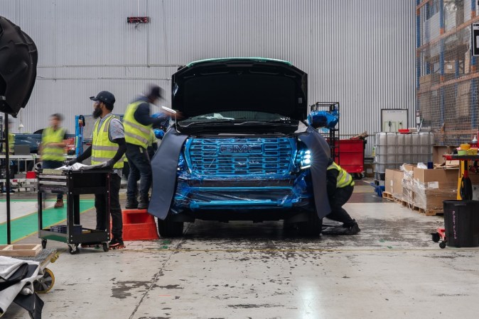 GM retira 721,000 vehículos por fallas en motor V-8