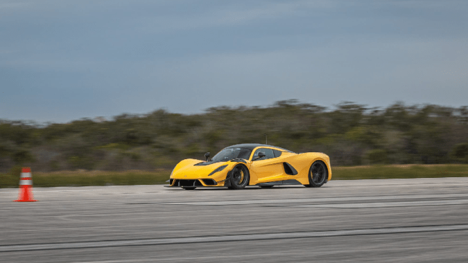 Hennessey Venom F5 Evolution fue probado en pista para mostrar su potencia.