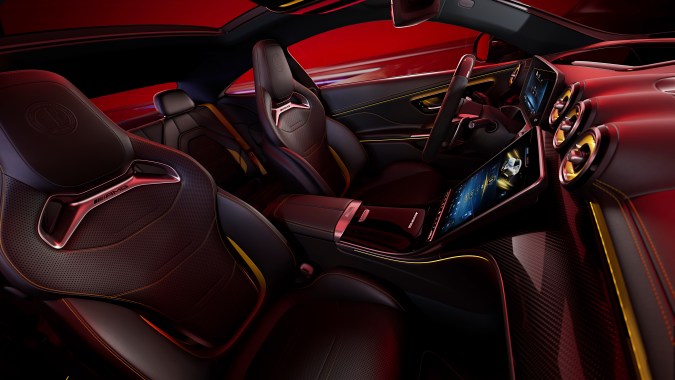 El Mercedes-AMG CLE53 Manufaktur Edition tendrá detalles de fibra de carbono en su interior.
