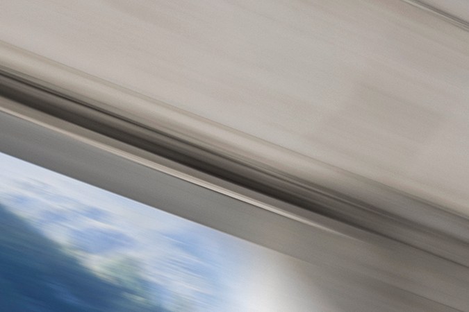 Mercedes-Benz AMG E 53 Hybrid 2026 tiene un gran rendimiento en carretera.