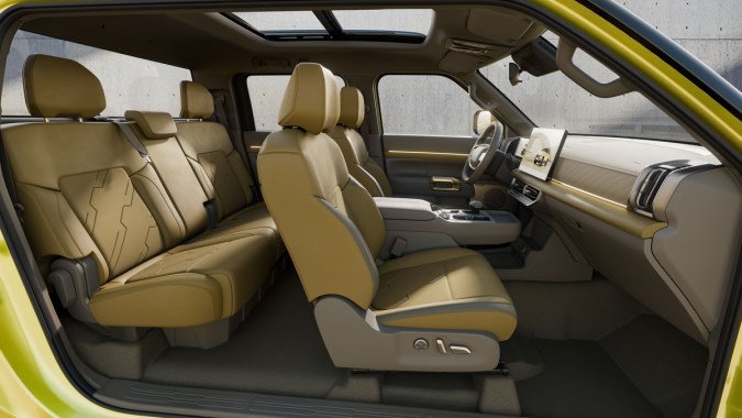 Nissan Frontier Pro 2026 tiene capacidad para cinco personas.