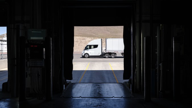 Tesla Semi inicia producción en 2025