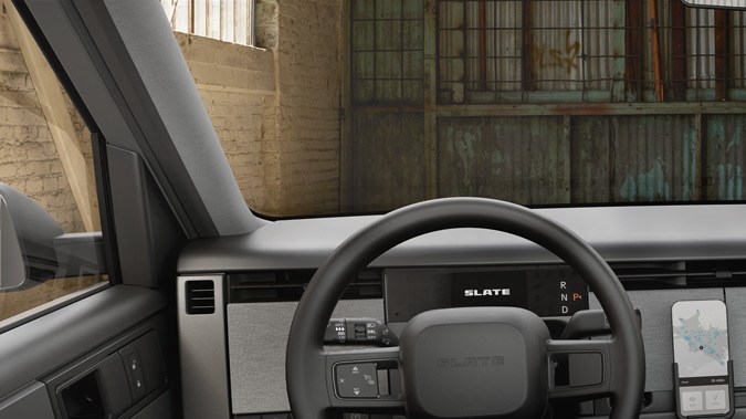 Slate Truck es basica en su interior con decenas de opciones de personalización.