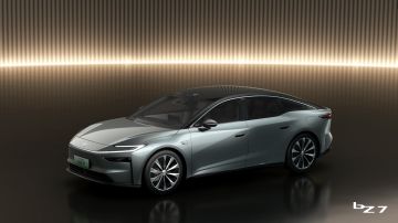 Toyota bZ7 es el primer sedán eléctrico de gran tamaño de la marca.