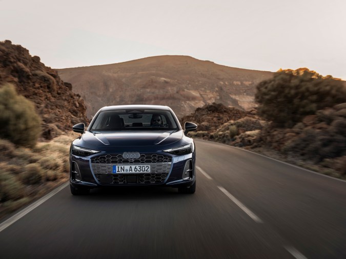 El Audi A6 sedán 2026 tiene un motor a gasolina que genera 362 caballos de fuerza.