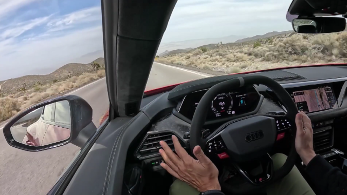 El Audi RS e-tron GT Performance ofrece una conducción estable a alta velocidad.
