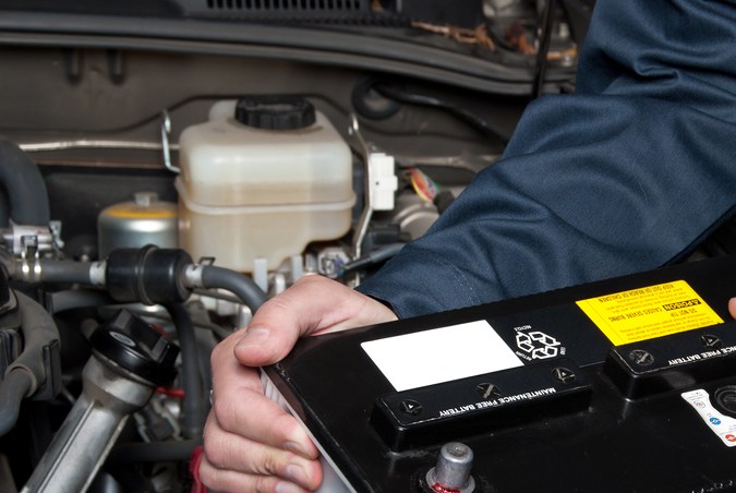 Cómo proteger la batería de un auto parado mucho tiempo