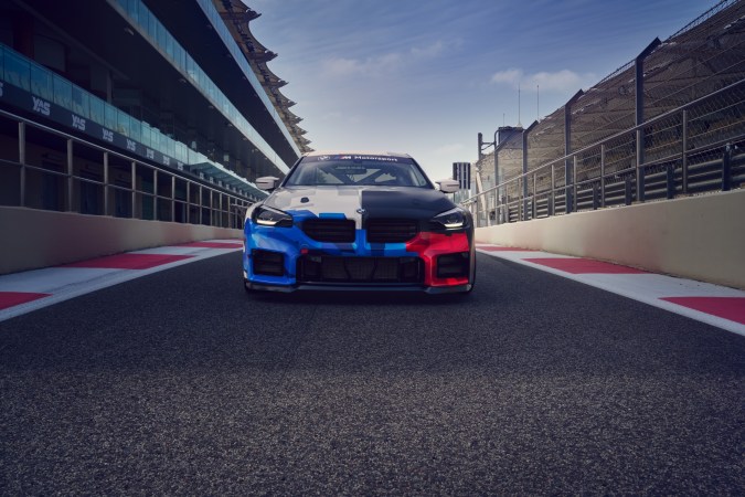 BMW M2 Racing tiene una configuración totalmente diferente al modelo base.