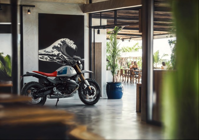 La BMW Motorrad R 12 GS ofrece tres opciones de colores diferentes.