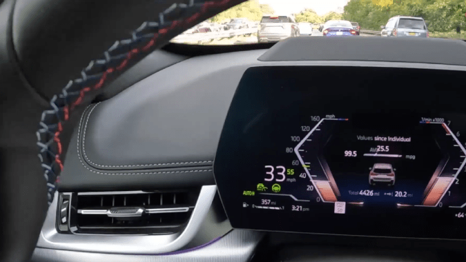 El BMW X1 M35i tiene grandes funciones de sistemas de ayuda al conductor.