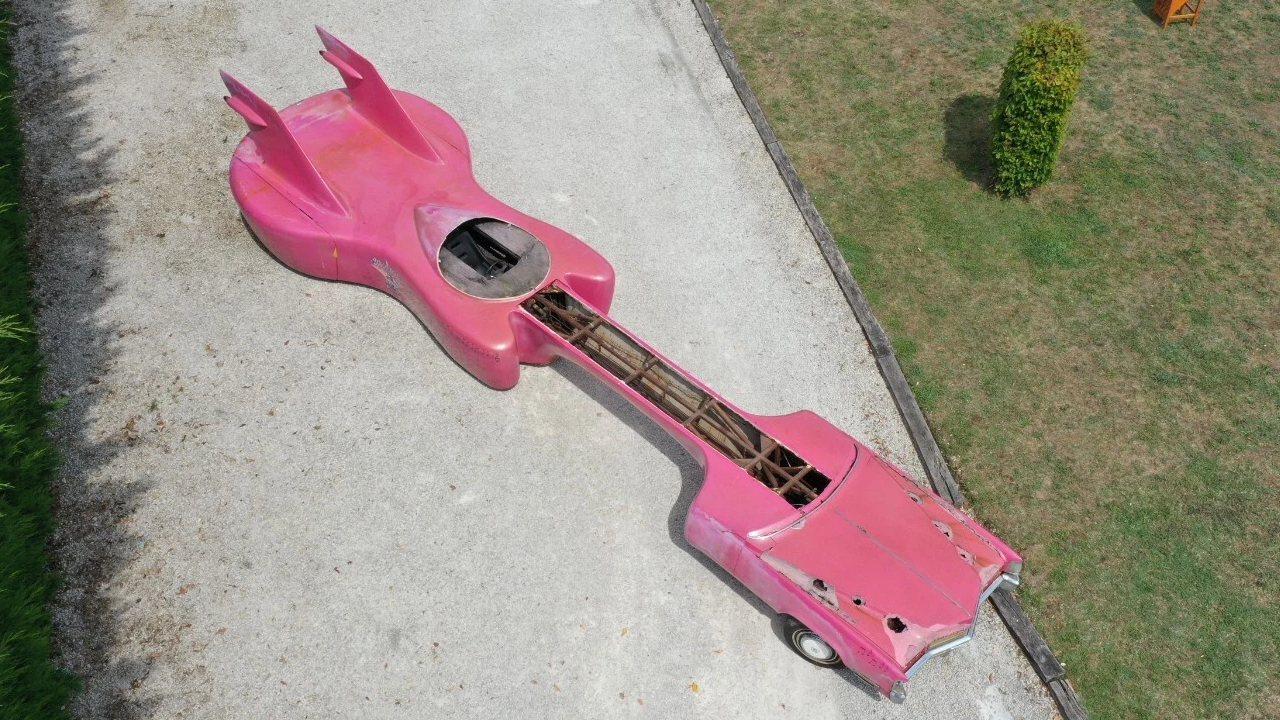 El Guitar Car de Elvis está a la venta en estado de abandono.