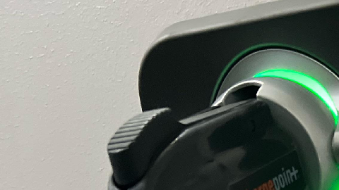 El Cargador para autos eléctricos ChargePoint HomeFlex distribuye hasta 19,2 kilovatios.