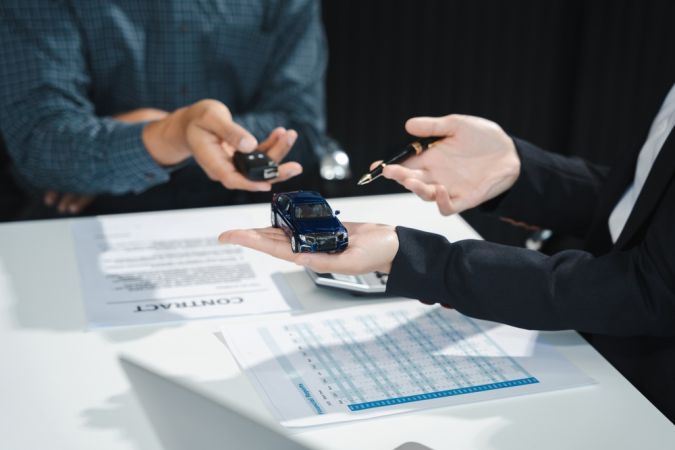Errores al comprar auto en EE.UU.: ¡evita impulsos y ahorra dinero!