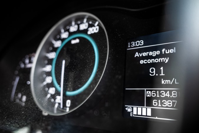 Ahorra gasolina: Manual o automático, ¿cuál es la mejor opción?