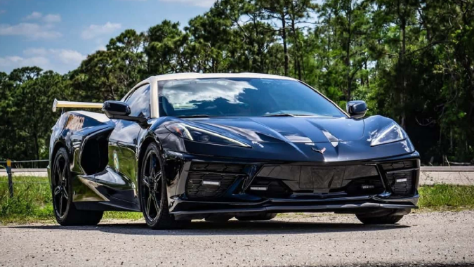 El Corvette C8 de la Florida Highway Patrol está preparado para la persecución en carretera.