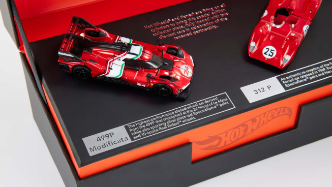 Modelos a escala Hot Wheels de Ferrari.