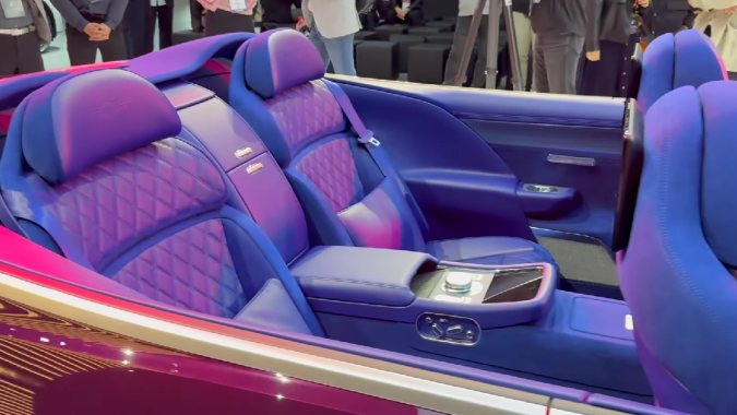 Genesis X Gran Convertible Concept tiene capacidad para cuatro personas.