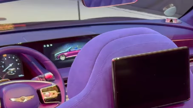 Genesis X Gran Convertible Concept tiene pantallas para los asientos traseros.