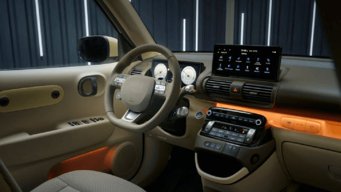 El interior del Hyundai Inster es cómodo y versátil.