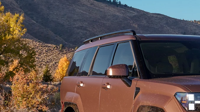 El diseño de la Hyundai Santa Fe Hybrid 2025 es bastante cuadrada.