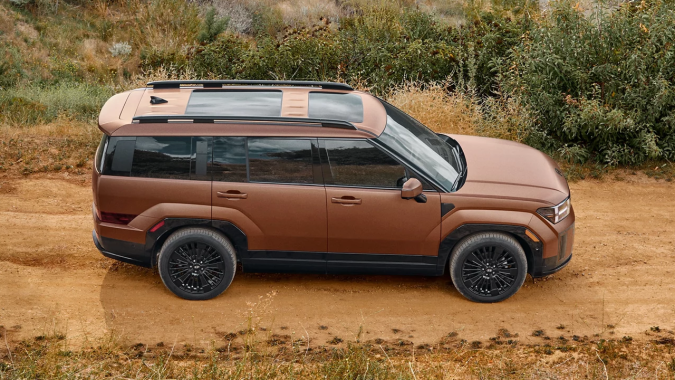 La Hyundai Santa Fe Hybrid 2025 tiene un consumo de combustible de 36 mpg combinado.