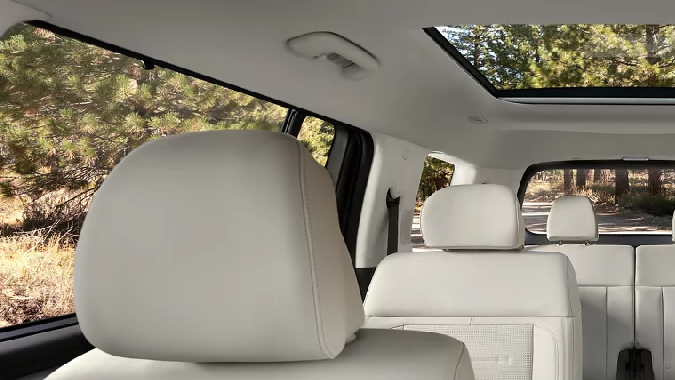 La Hyundai Santa Fe Hybrid 2025 tiene asientos para seis personas.