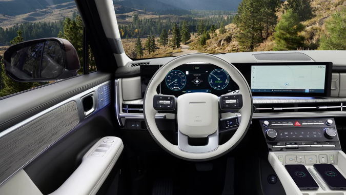 El Hyundai Santa Fe Hybrid 2025 tiene una cabina cómoda y moderna.